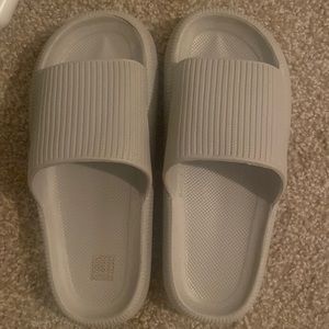 Grey slides foam size 40-41. From SHEIN